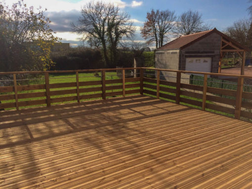 Création et pose de terrasse bois en pin – Saône-et-Loire – 71