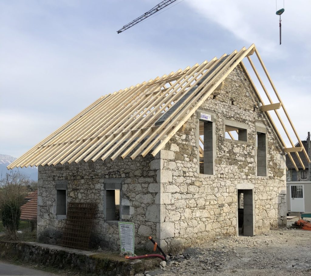 Renovation charpente ferme haute Savoie
