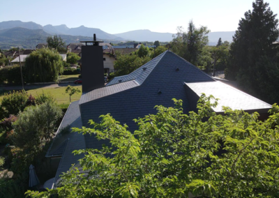 Rénovation toit en Ardoise pour maison d'architecte design à Chambery en Savoie