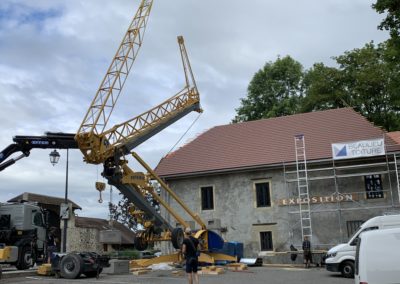 Grue de couvreur pour construction toiture et montage maison passive à chambéry